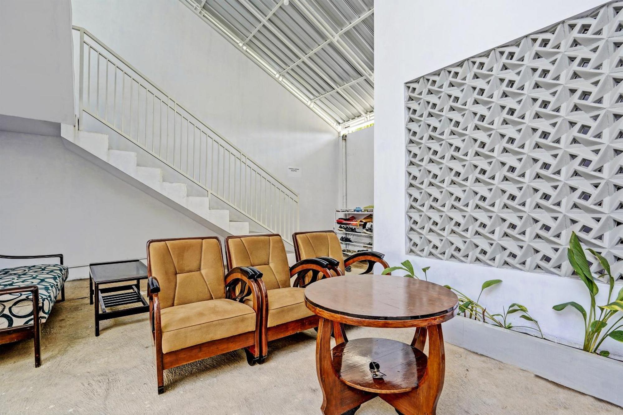 Oyo 92817 Niza Syariah Hotel